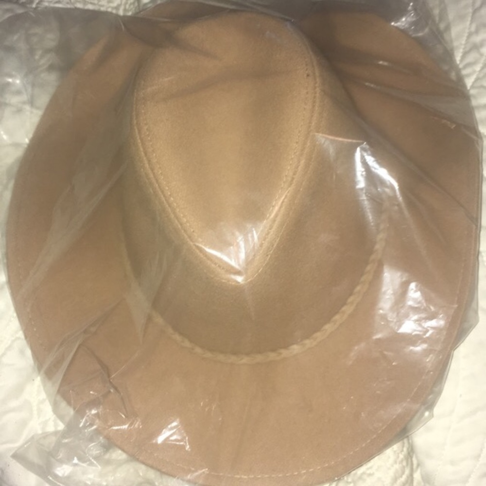 Tan hat